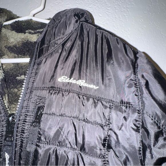 Kids Eddie Bauer Reversible Black & Camo Puffer Jacket - Picture 4 of 12
